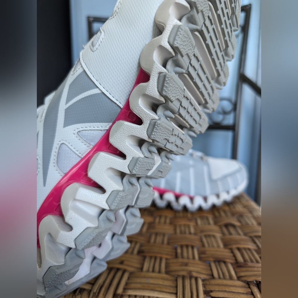 NWOT Reebok Trail Shoes - Picture 8 of 10